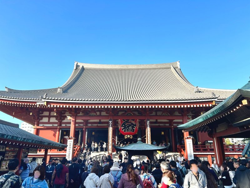 浅草寺の雷門付近
